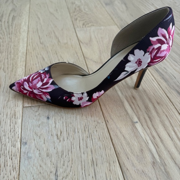 White House Black Market Floral Heels, 8.5 - Picture 5 of 8
